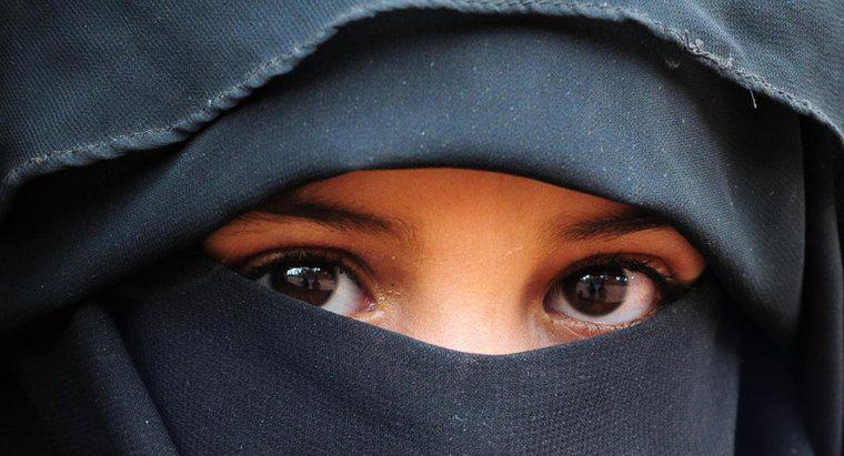 Was ist der Unterschied zwischen einem Tschador und einer Burka?