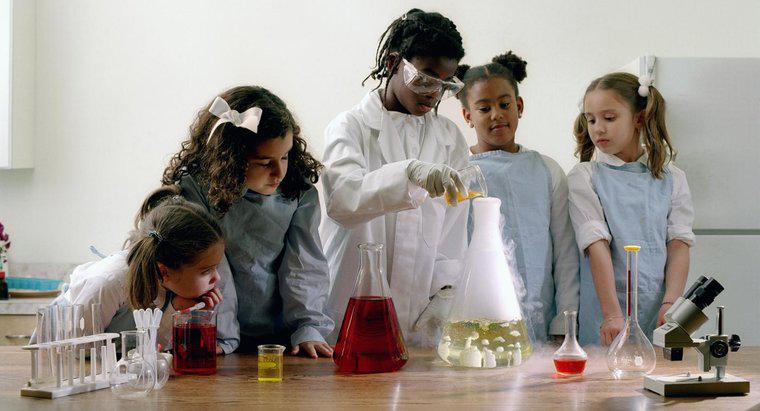 Was sind einige gute Chemieexperimente für Kinder?