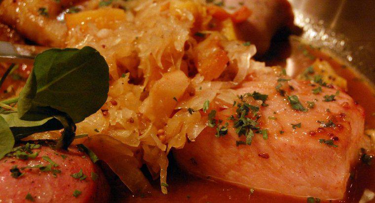 Ist das Essen von Schweinefleisch und Sauerkraut eine Neujahrstradition?