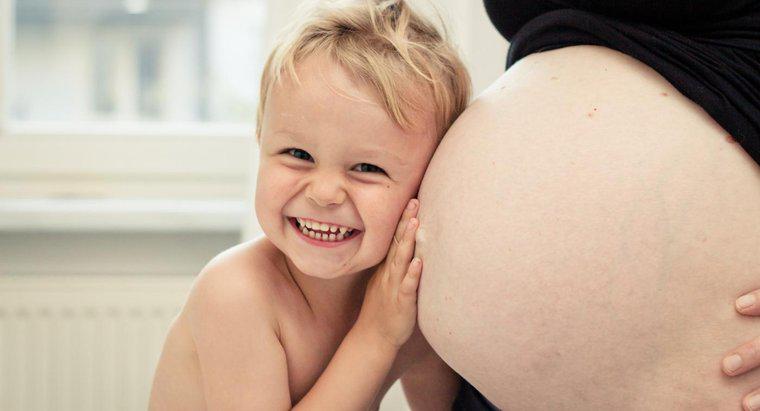 Ab wann bewegt sich ein Baby im Mutterleib?