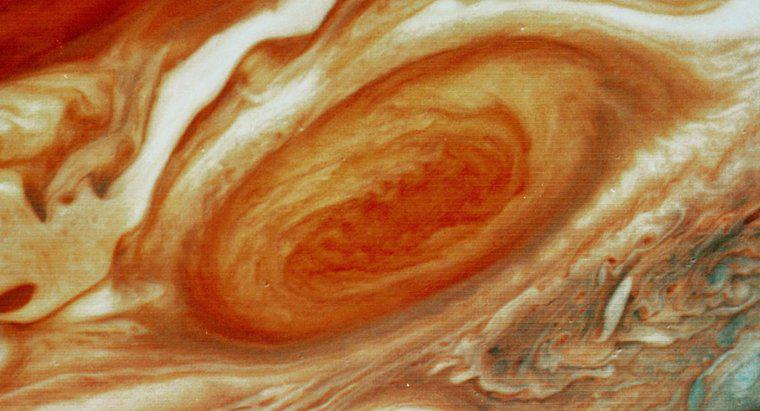 Was verursacht den riesigen roten Fleck auf Jupiter?