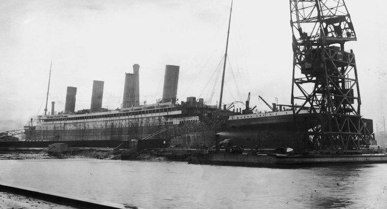 Wie viele Decks hatte die Titanic?