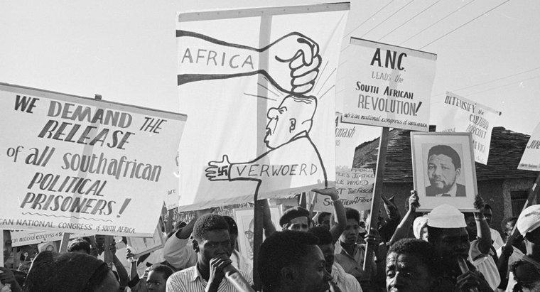 Wie wirkte sich die Apartheid auf schwarze Südafrikaner aus?