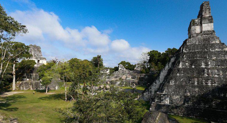 Was sind einige interessante Fakten über die Maya-Tempel?