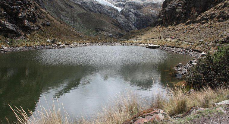 Was sind einige der wichtigsten Gewässer in Peru?