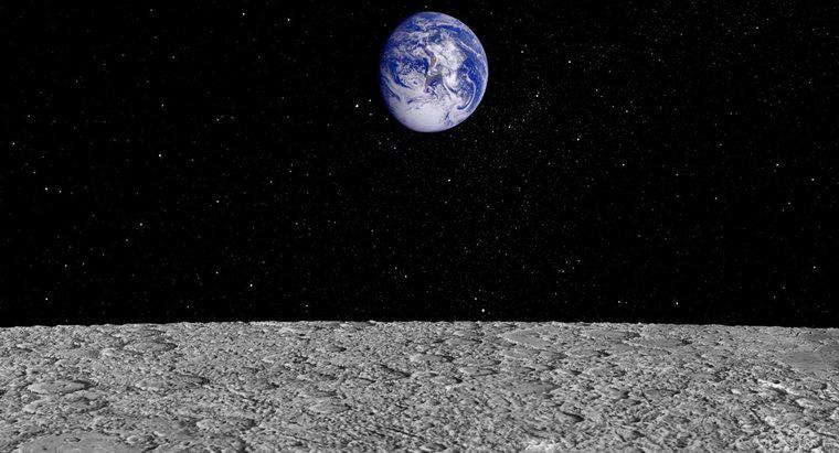 Wie vergleicht sich der Monddurchmesser mit der Entfernung zwischen Erde und Mond?