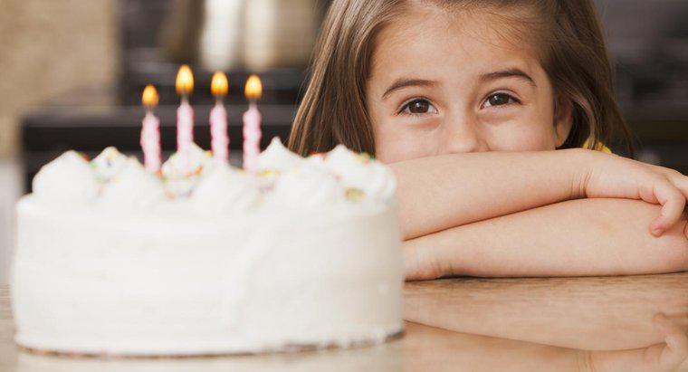 Welche Arten von Geburtstagstorten bietet Stop & Shop an?