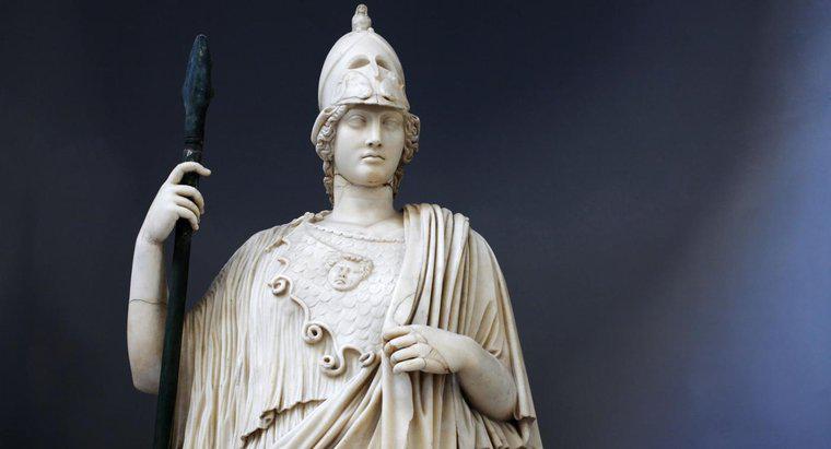 Was trug die griechische Göttin Athena?