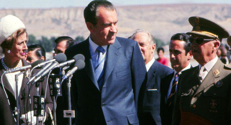 Warum wurde Richard Nixon als schlechter Präsident angesehen?