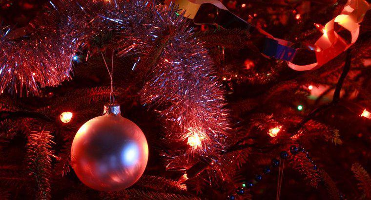 Was ist die Weihnachtstradition der Roraty in Polen?