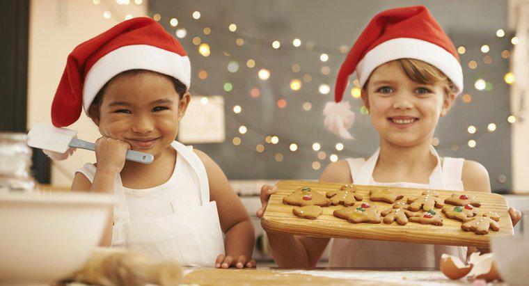 Was sind einige Ideen, wie man eine Weihnachtsfeier für Kinder veranstalten kann?