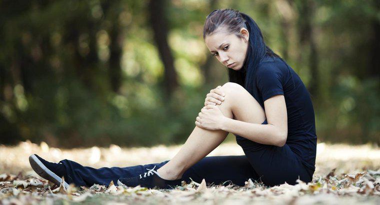 Was sind einige mögliche Ursachen für Beinmuskelschmerzen und -schwäche?