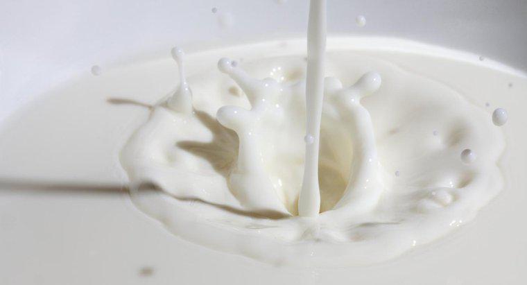 Warum gerinnt Milch, wenn sie mit Essig gemischt wird?