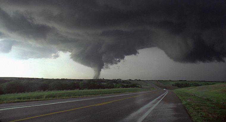 Was sind die Merkmale eines Tornados?