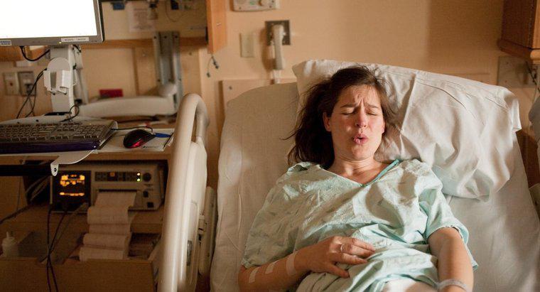 Was passiert, wenn ein toter Fötus im Mutterleib zurückbleibt?
