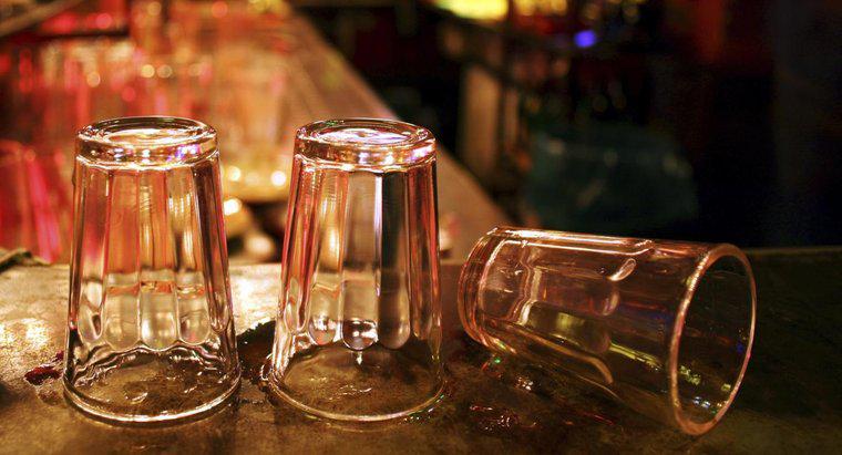 Wie viel Alkohol fasst ein Schnapsglas?