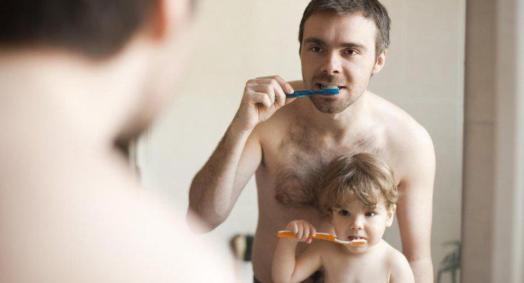 Wie oft am Tag sollte ich meine Zähne putzen?