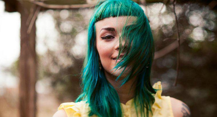 Wie macht man grünes Haarfärbemittel?