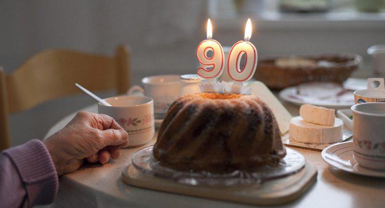 Was sind einige gute Geschenke für einen 90-Jährigen?