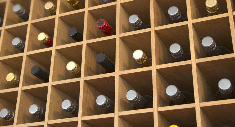 Wie lange ist eine ungeöffnete Flasche Weißwein haltbar?