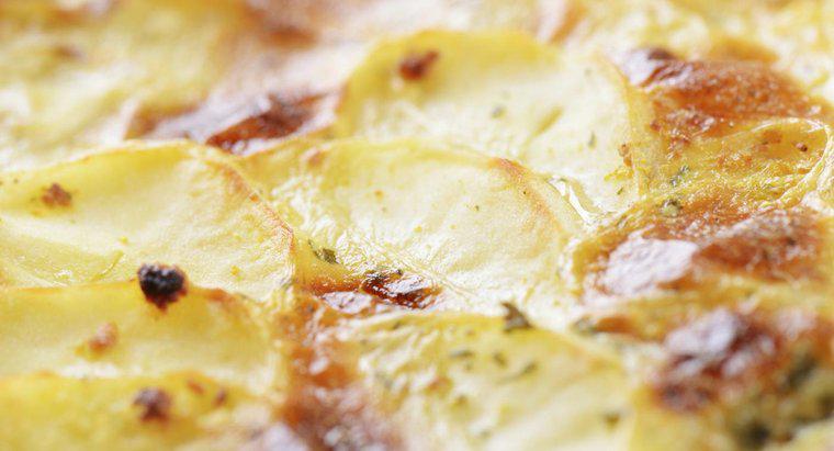 Was ist ein gutes Rezept für gebackene überbackene Kartoffeln mit Schinken?