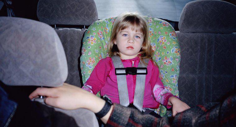 Wie viel muss ein Kind wiegen, um auf einem Beifahrersitz zu sitzen?