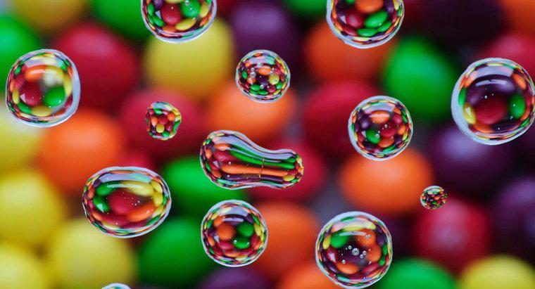 Wie schnell lösen sich Süßigkeiten in Wasser auf?