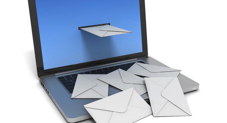 Was ist der Unterschied zwischen einem Papierbrief und einer E-Mail?