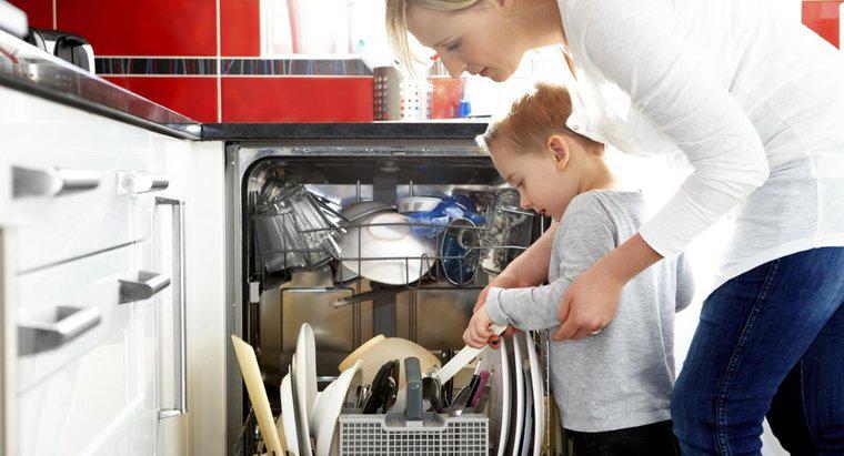 Wie schalten Sie die Kindersicherung eines Kitchenaid-Geschirrspülers aus?