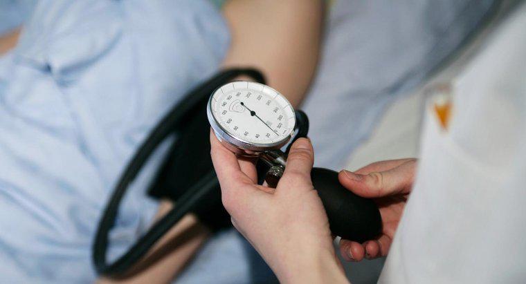 Was sind Symptome von niedrigem Blutdruck?