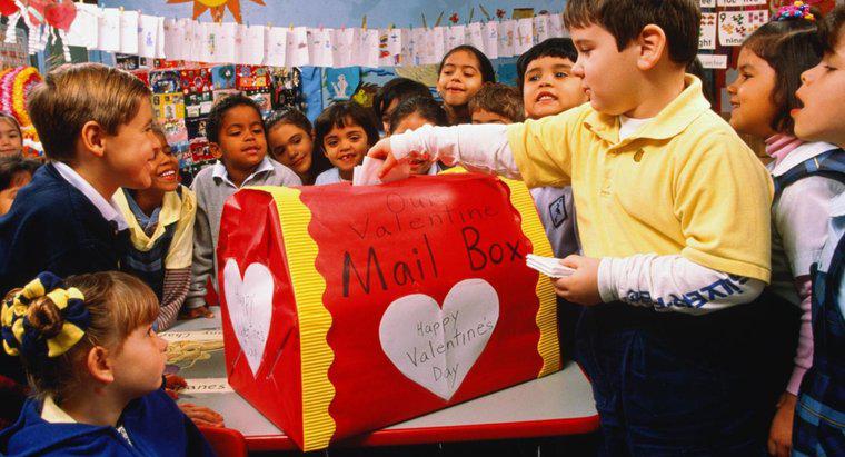 Was sind einige Valentinstag-Box-Ideen für Jungen?