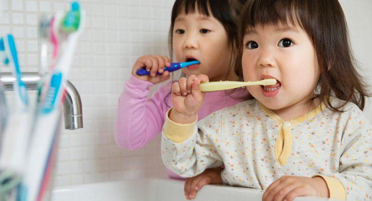 Wie oft putzen sich Menschen am Tag die Zähne?
