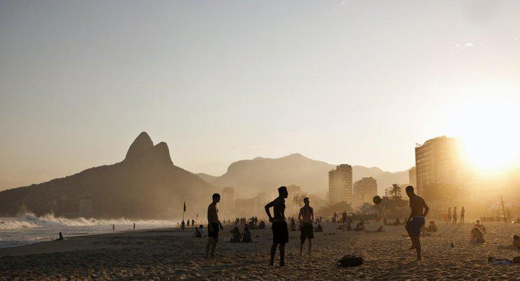 Welche Monate gelten in Brasilien als Sommer?