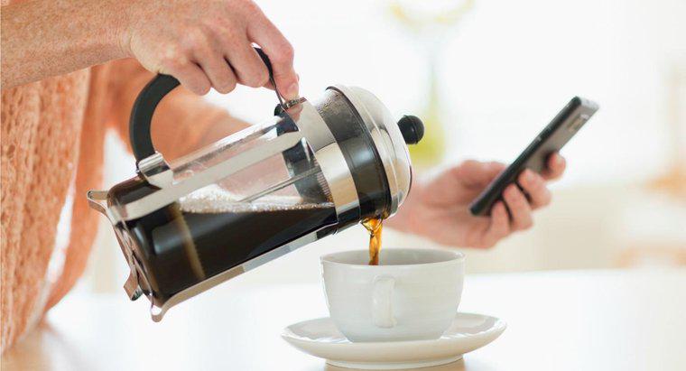 Wie entsorgen Sie Kaffeesatz aus der French Press?