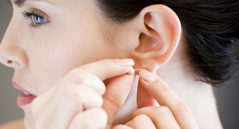 Was ist die Bedeutung eines Ohrrings im linken Ohr?