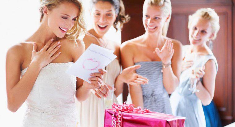 Welche kurze Nachricht sollten Sie in eine Hochzeitskarte schreiben?