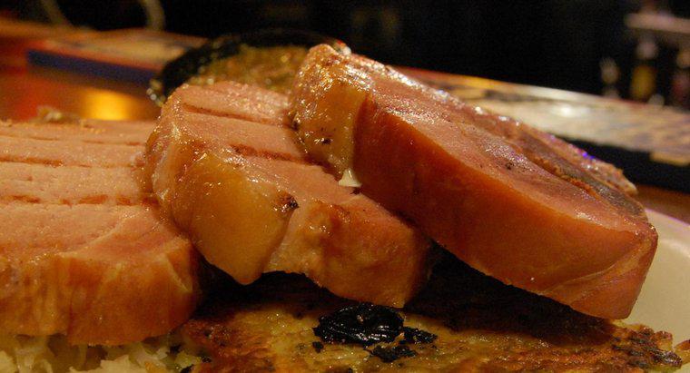Wie bereitet man geräucherte Schweinekoteletts zu?
