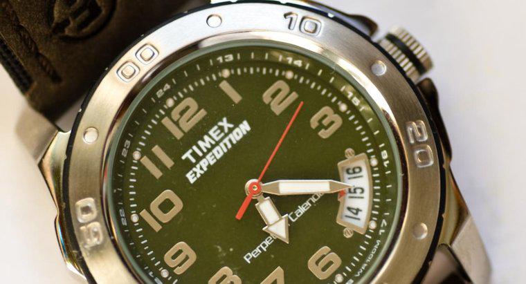 Wie stellt man eine Timex 1440 Sportuhr ein?