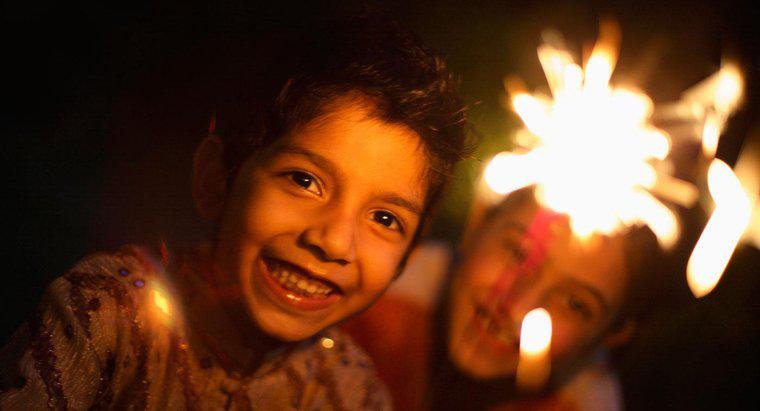 Wie feiern die Leute Diwali?