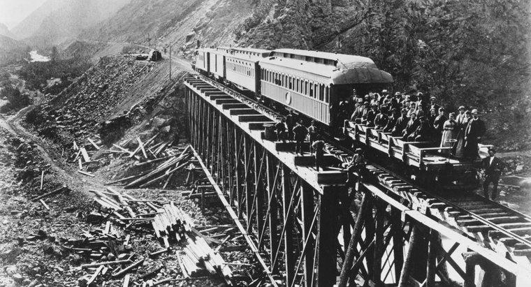 Was war die Transkontinentale Eisenbahn?