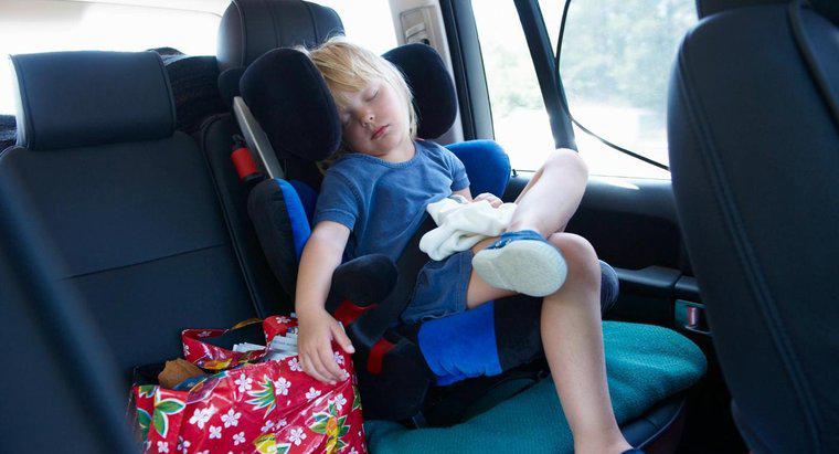 Wann kann ein Kind aufhören, eine Sitzerhöhung zu benutzen?