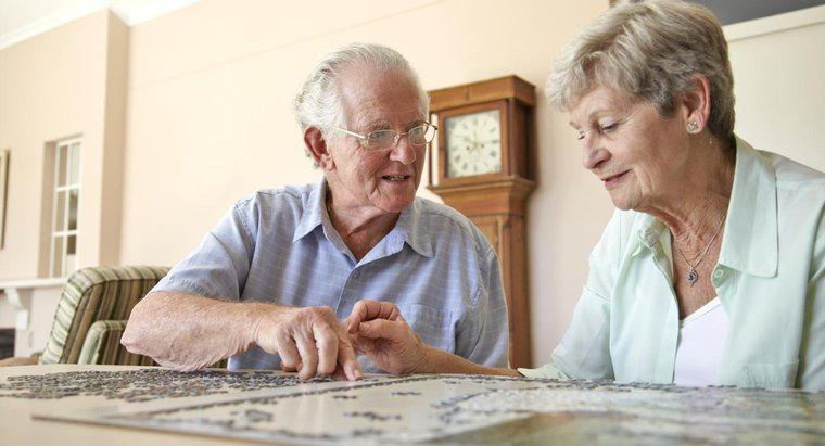 Was sind Demenz-Symptome bei älteren Menschen?