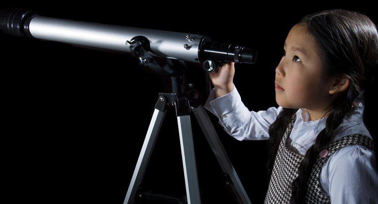 Was ist der Hauptzweck eines astronomischen Teleskops?