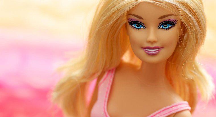 Aus welchen Materialien bestehen Barbie-Puppen?